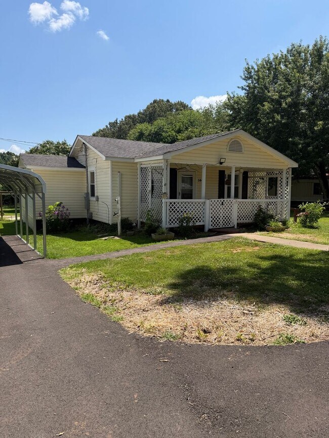 Building Photo - Charming 2-Bedroom Home with an Enclosed Sunroom & Peaceful Outdoor Living