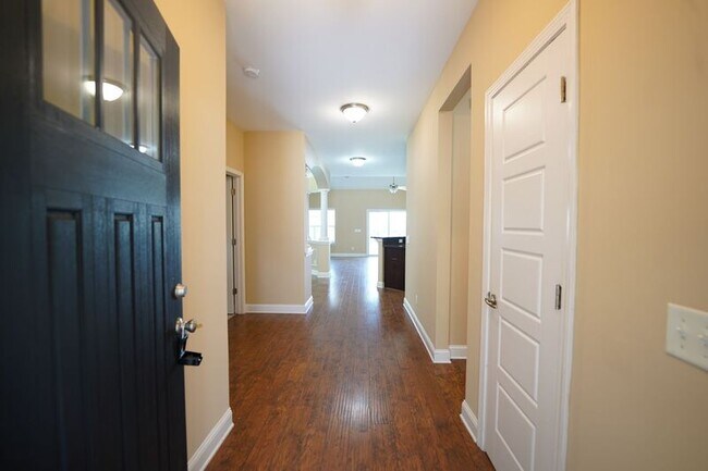 Foto del edificio - 252 Cottonham Ct