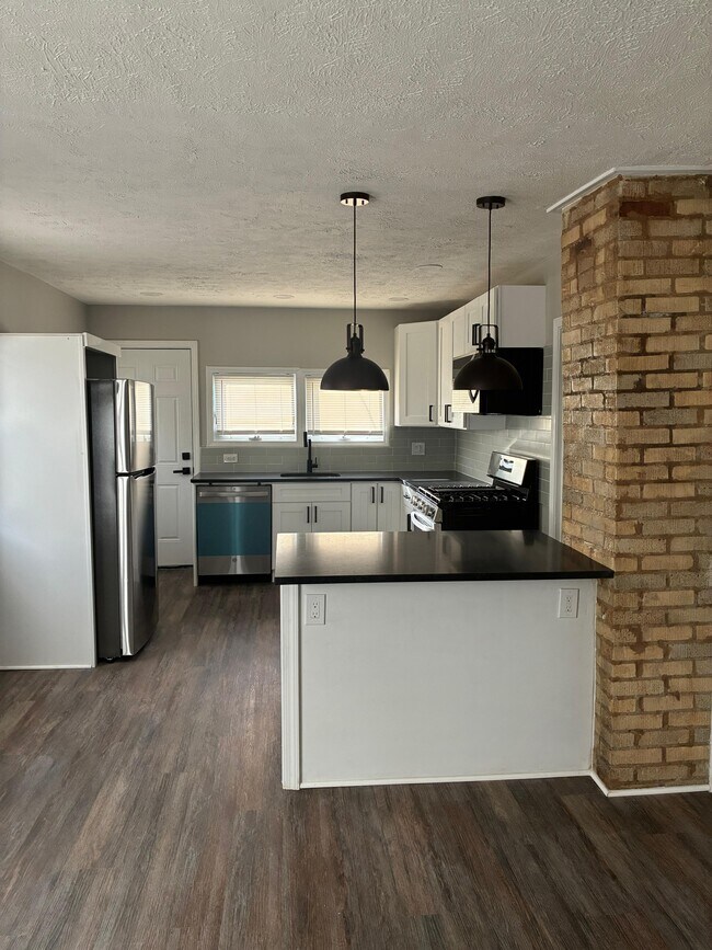 Foto del edificio - 2721 Woodbridge Ave