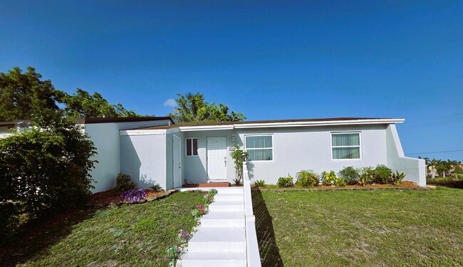 Building Photo - 20845 Grouper Dr