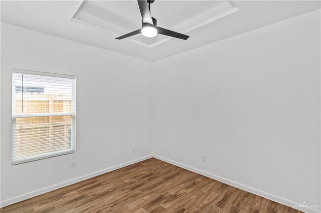 Foto del edificio - 12 W Woodson Dr