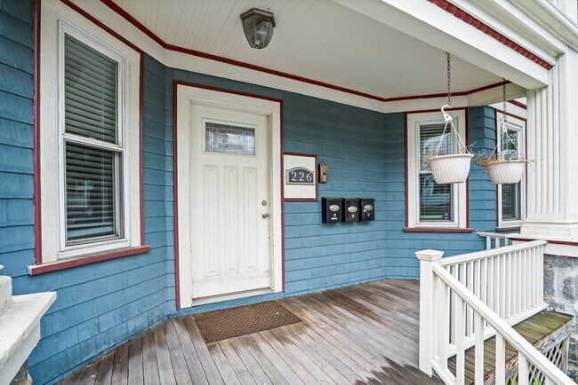 Foto del edificio - 226 E Cottage St