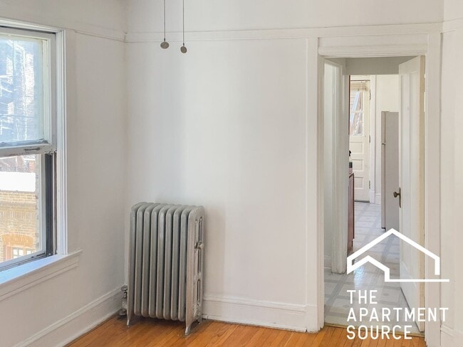 Building Photo - 5055 N Damen Ave