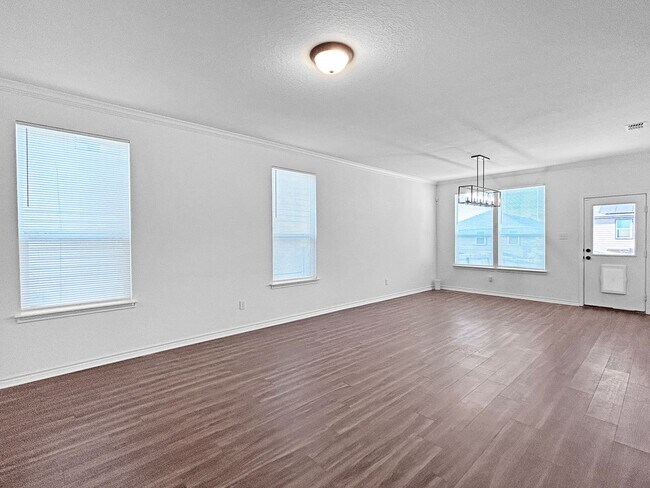 Foto del edificio - Comfy Converse Home—Stylish Upgrades, Grea...