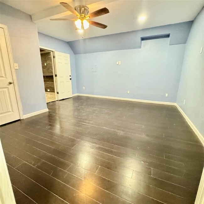 Building Photo - 403 Clear Lake Rd