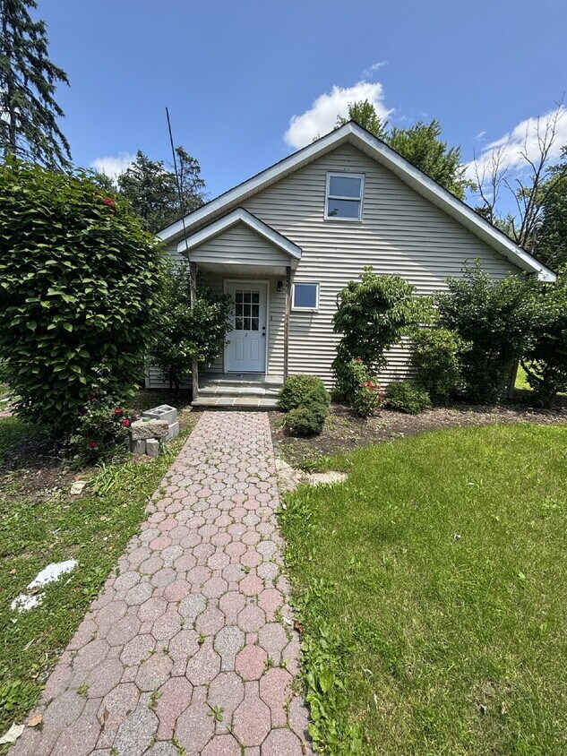 Foto principal - Newly renovated 2 Bedroom home!