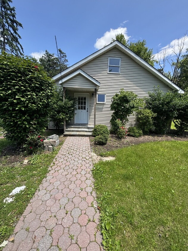 Primary Photo - Newly renovated 2 Bedroom home!