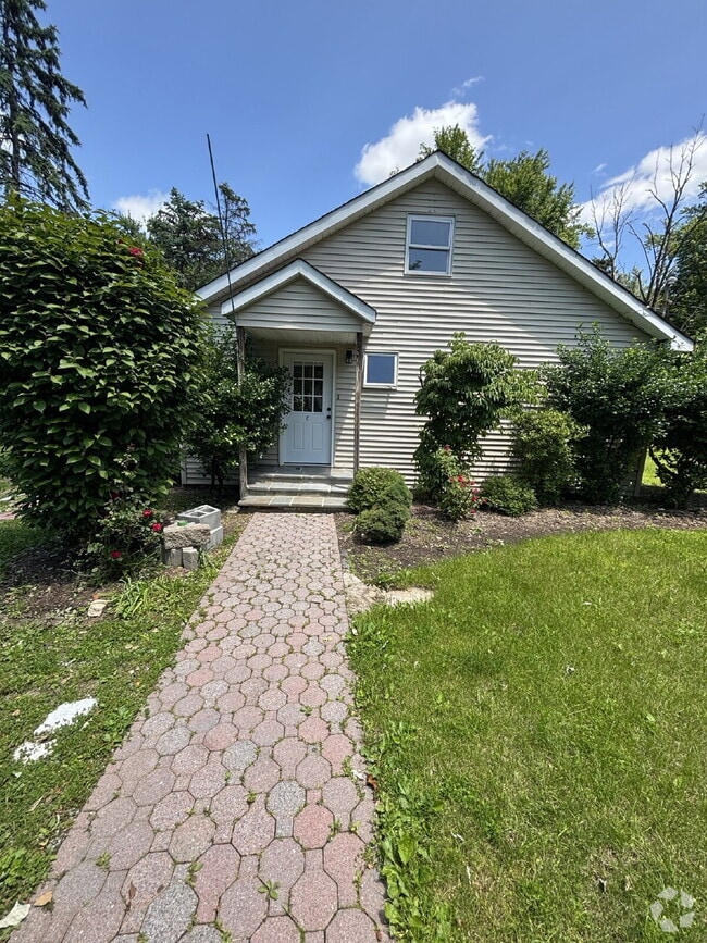 Building Photo - 887 Edwards Rd