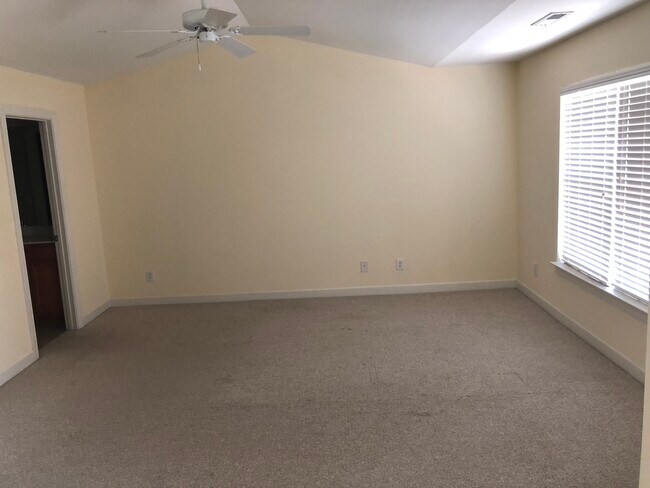 Building Photo - 4522 Brassfield Dr