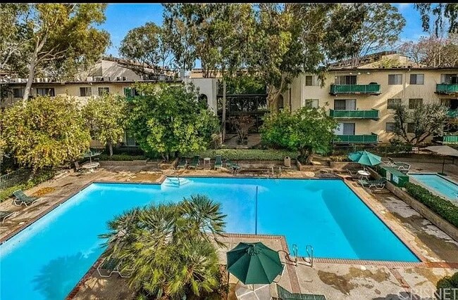 Piscina comunitaria - 5460 White Oak Ave