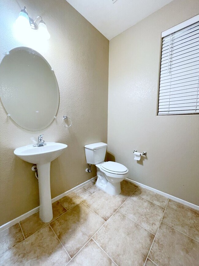 Foto del edificio - Spacious Living, Granite Counters, Great Location!