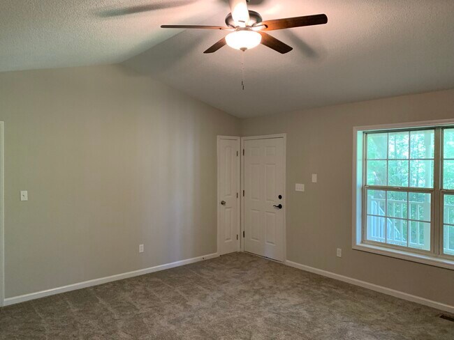 Building Photo - 400 Beard Mountain Ln