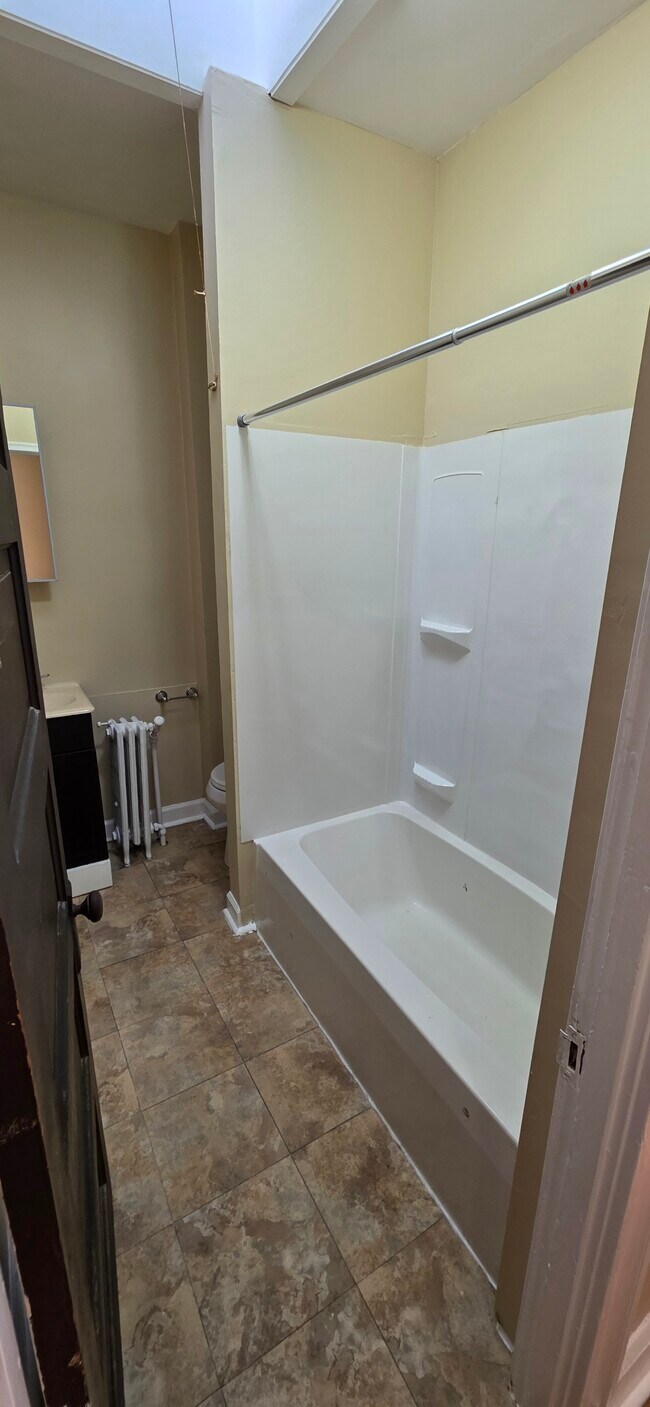 Foto del edificio - 2826 Mayfield Ave