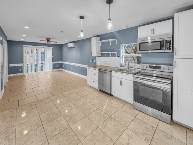 Foto del edificio - 2421 Caswell Ln
