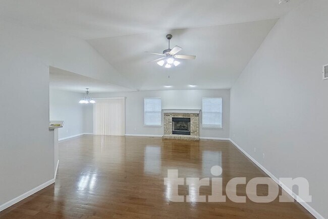 Foto del edificio - 310 Woodson Trail Dr