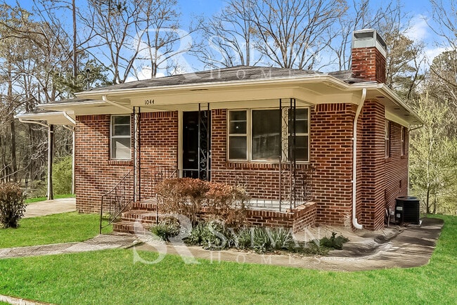 Foto del edificio - Prepare to fall in love with this 4 bedroom, 2 bathroom home