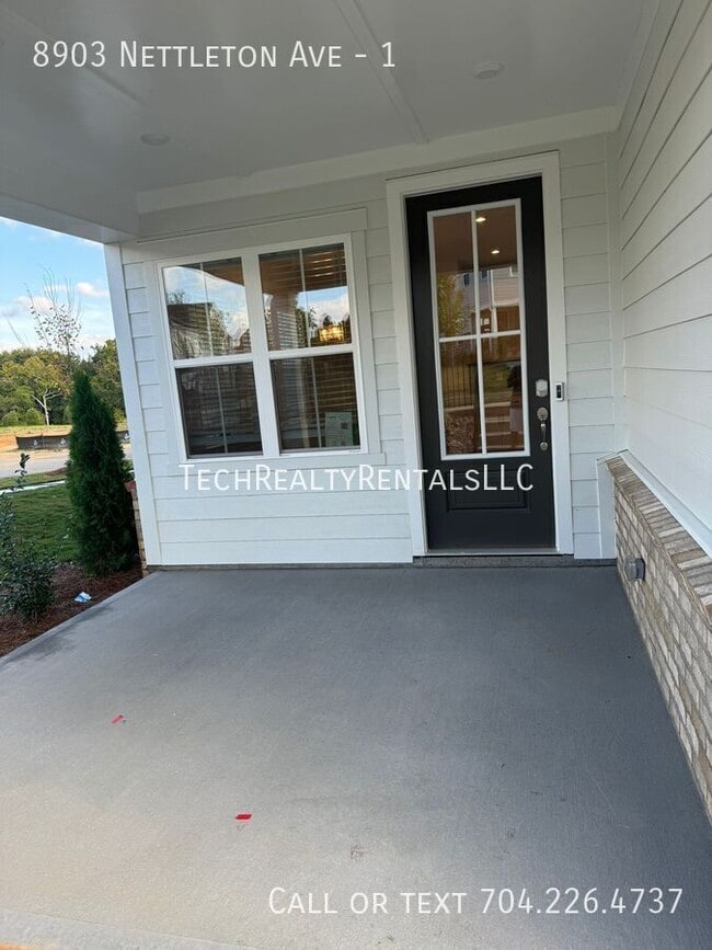 Foto del edificio - 8903 Nettleton Ave