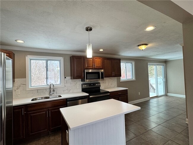 Foto del edificio - 496 Pebbleview Dr