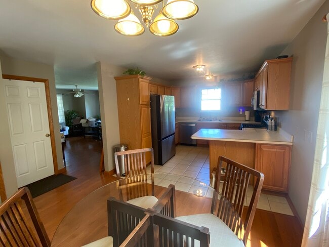 Building Photo - 6059 Estate Dr
