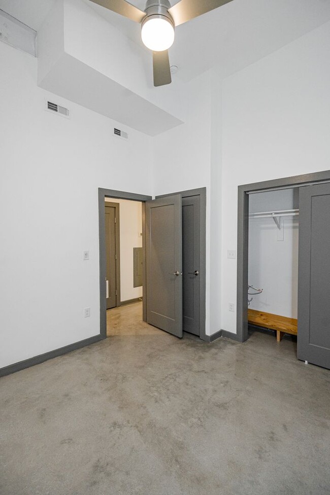 Building Photo - Downstairs One Bedroom Flat with Washer & ...
