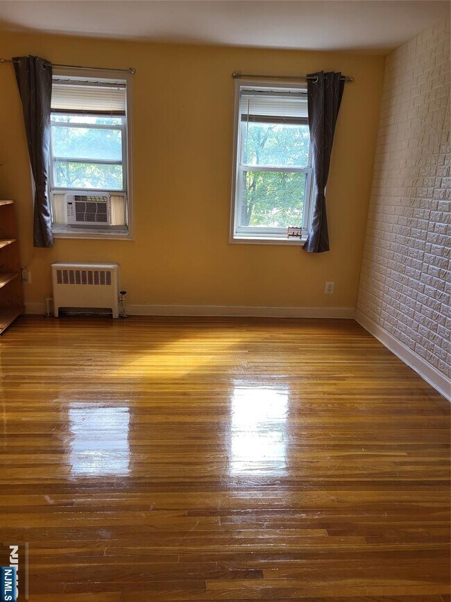 Foto del edificio - 2340 Linwood Ave
