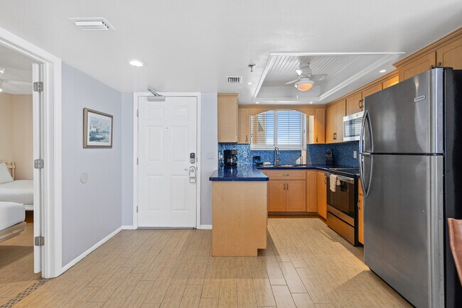 Building Photo - Oceania Beach Club 406
