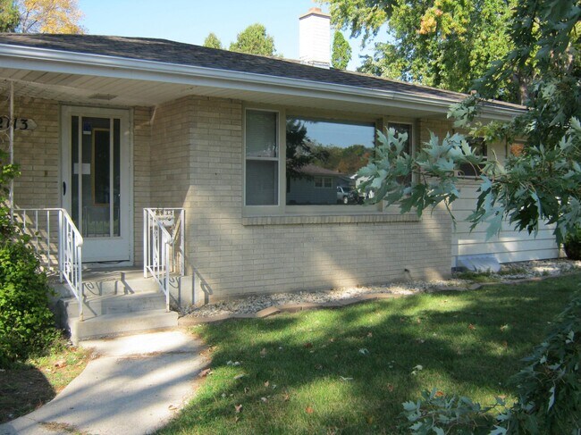 Foto del edificio - 2113 E Memorial Dr