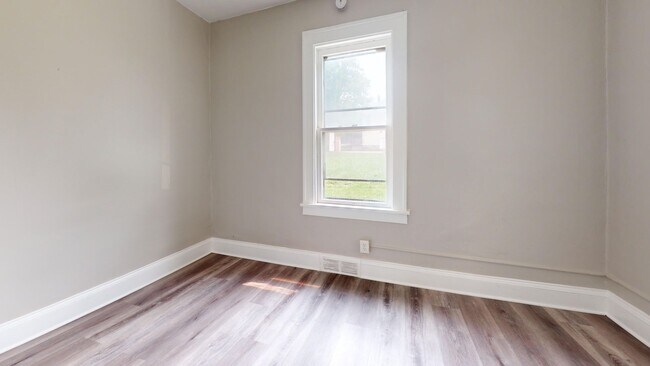 Building Photo - 703 Excelsior Ave