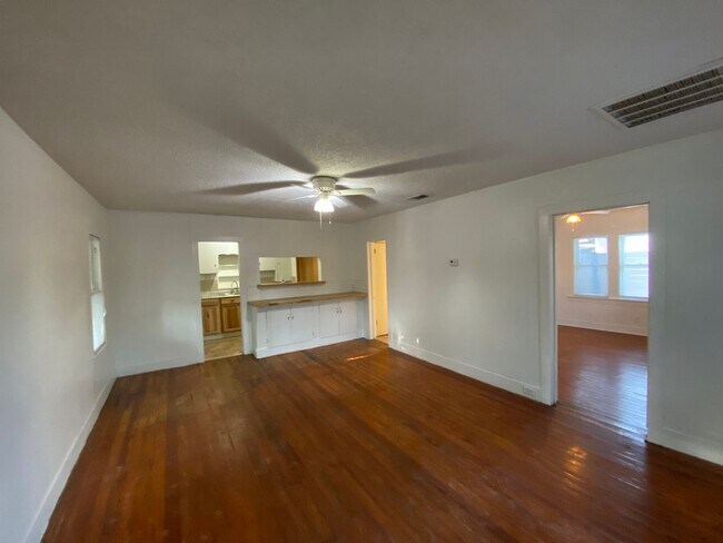 Foto del edificio - Cozy 2-Bedroom, 1.5 bath Rental Home AVAIL...