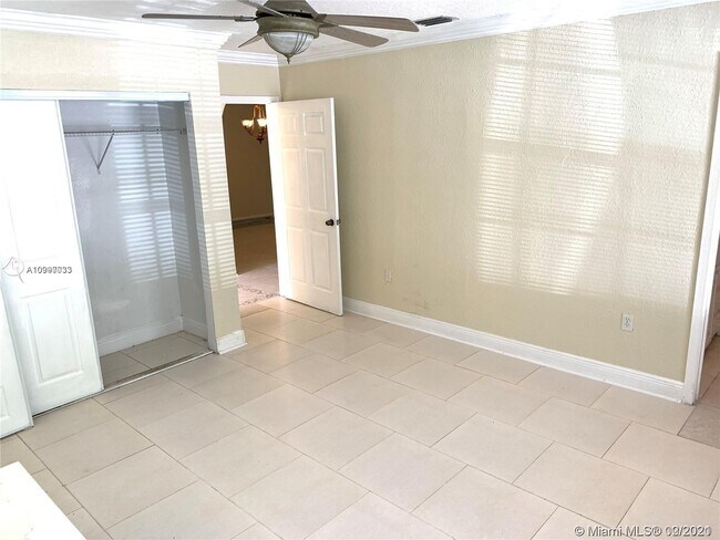 Foto del edificio - 15980 NW 2nd Ave