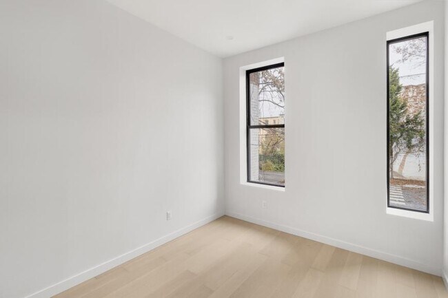 Foto del edificio - 2 bedroom in Brooklyn NY 11232