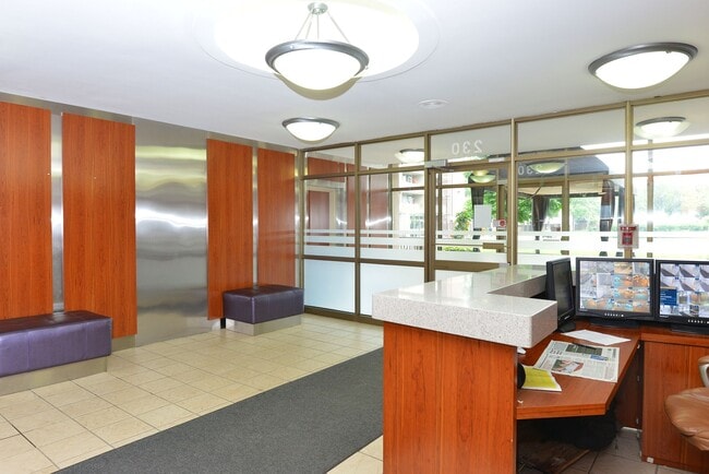 Building Photo - Oak Heights