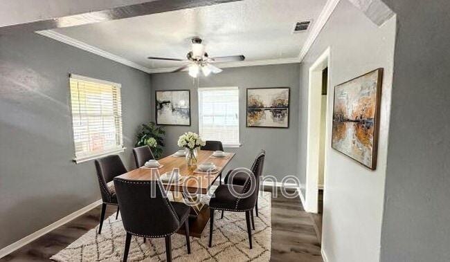 Foto del edificio - 4637 Central Ave