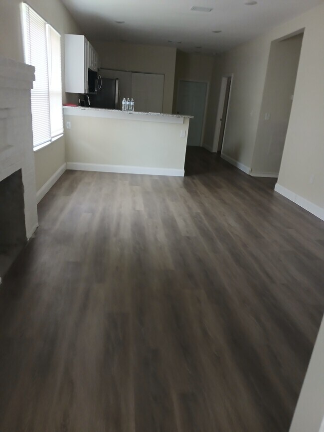 Foto del edificio - 325 W 17th St
