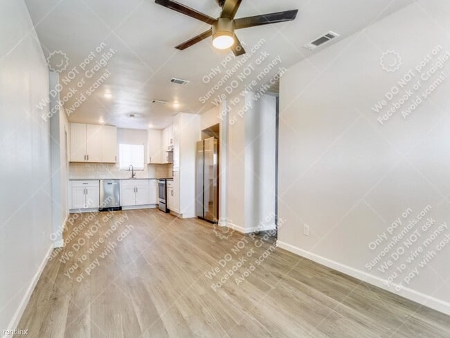 Building Photo - 3 br, 1 bath House - 703 E Celeste Dr