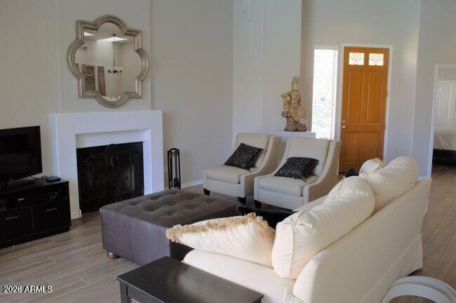 Foto del edificio - 10732 N 113th St