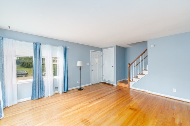 Building Photo - 847 Reverdy Rd/3 Bedroom, 1.5 Bath