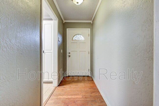 Foto del edificio - 320 Cedar Crest Dr