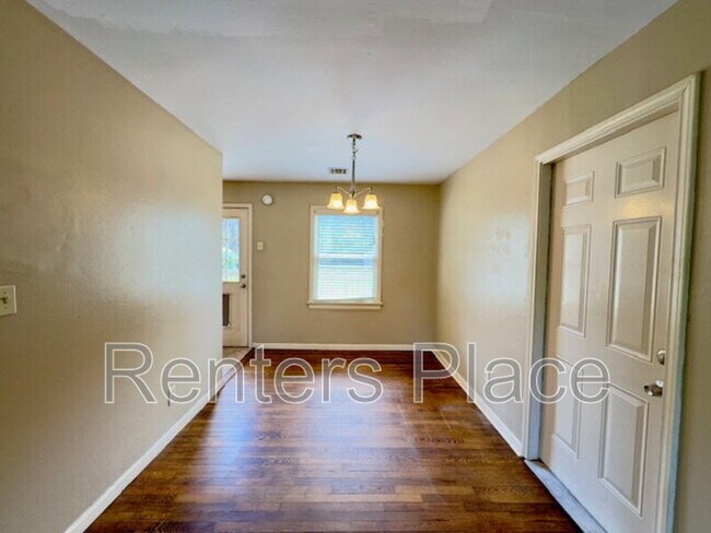 Building Photo - 1510 E 45th Pl