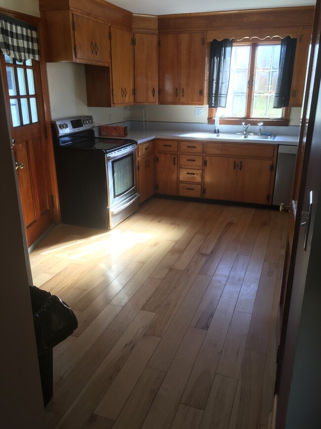 Building Photo - 750 Gilead St