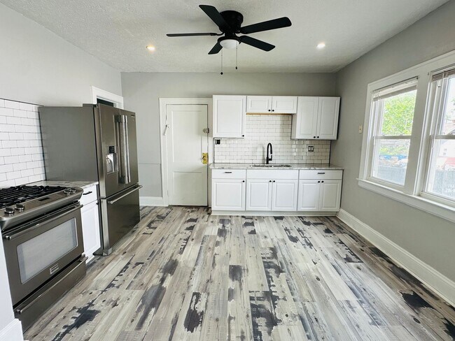 Building Photo - 4014 Cypress Ave