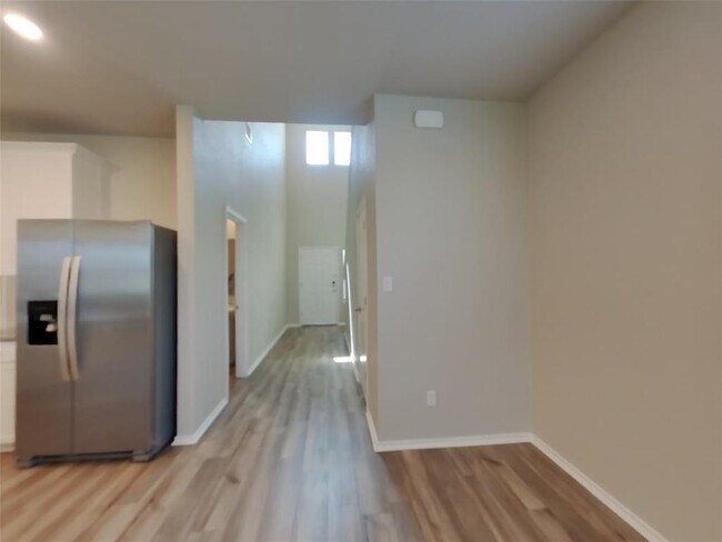 Building Photo - 5200 Saddle Clb Dr