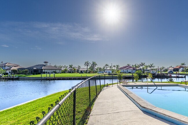 Foto del edificio - DRASTIC PRICE DROP!! WATERFRONT- 2-BEDROOMS, 2-BATH- PUNTA GORDA ISLES