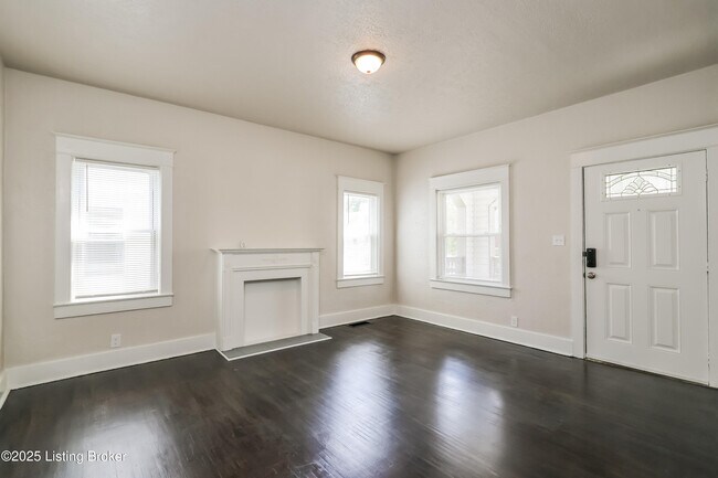 Building Photo - 637 Lindell Ave