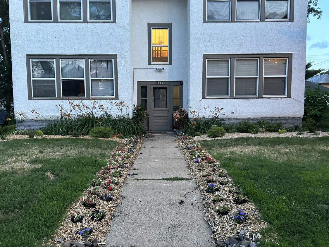 Primary Photo - 1602 Van Buren Ave
