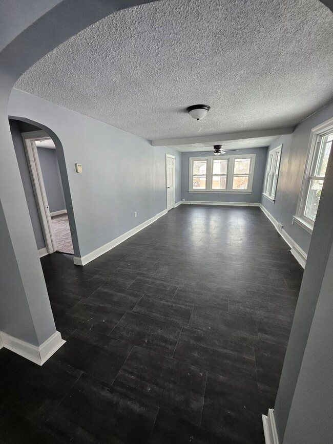 Foto del edificio - 3 bedroom single family home MILLCREEK