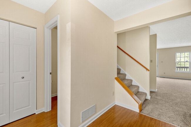 Building Photo - 1036 Royal Dr