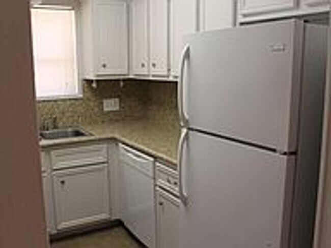 Foto del edificio - JANUARY MOVE IN! Cute 3 Bedroom 1.5 Bath H...