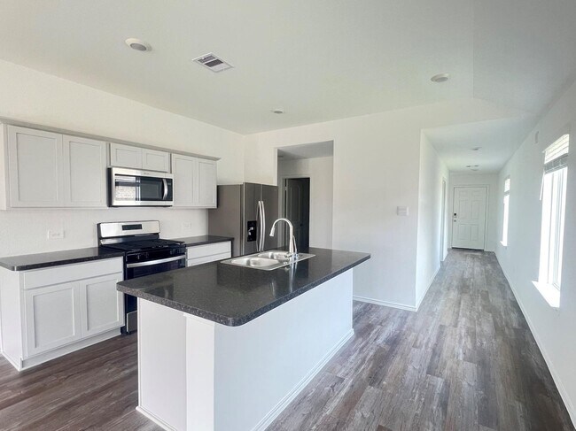 Foto del edificio - 5930 Cypress Hts Dr