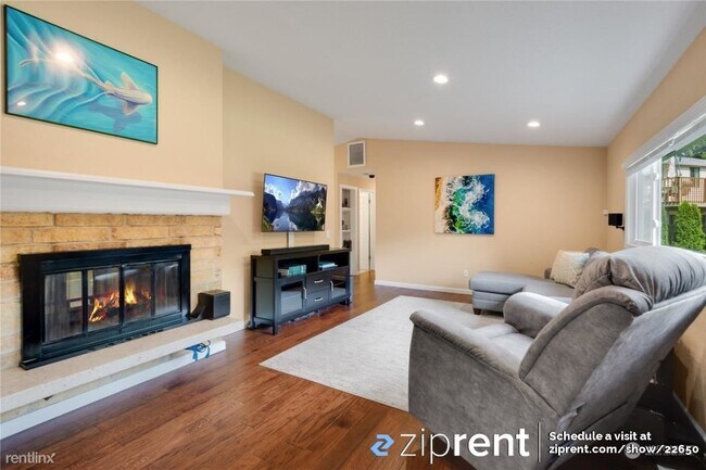 Foto del edificio - 3 br, 2 bath House - 1120 195th Street Sou...